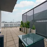 Beautiful With Spacious Balcony By Renters Lägenhet *
