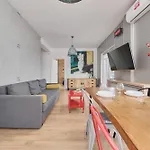 Lägenhet Beautiful With Spacious Balcony By Renters