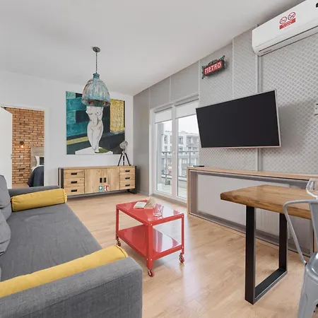 Beautiful With Spacious Balcony By Renters Апартаменты *
