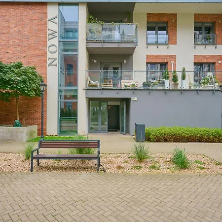Beautiful With Spacious Balcony By Renters Appartement Wrocław