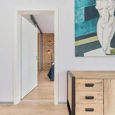 Beautiful With Spacious Balcony By Renters Вроцлав