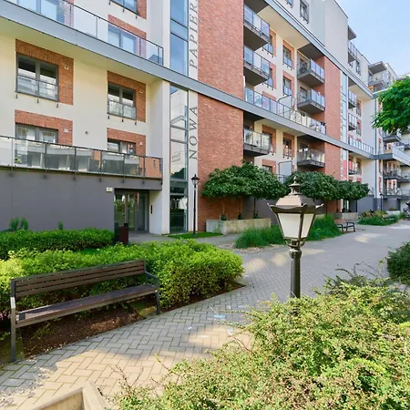 Beautiful With Spacious Balcony By Renters * Вроцлав