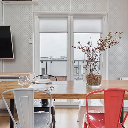 Beautiful With Spacious Balcony By Renters Lägenhet Wrocław