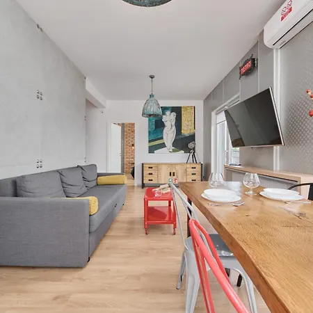 Lägenhet Beautiful With Spacious Balcony By Renters