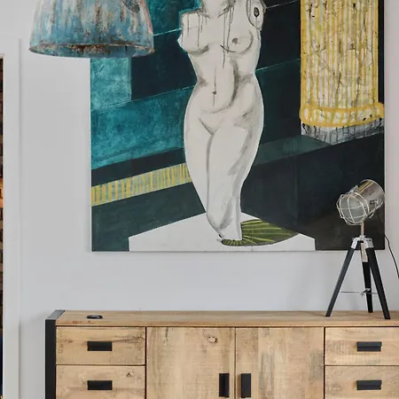 Beautiful With Spacious Balcony By Renters Apartment *