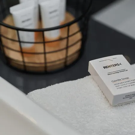 Beautiful With Spacious Balcony By Renters Apartment Breslau