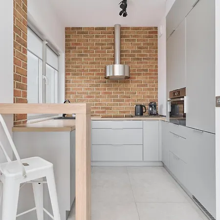 Beautiful With Spacious Balcony By Renters Apartment Breslau