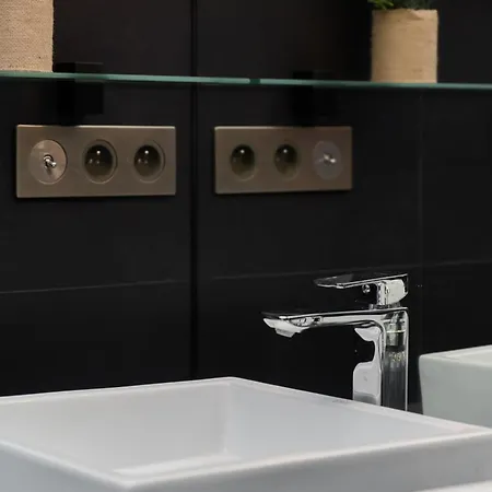 Beautiful With Spacious Balcony By Renters * Breslau