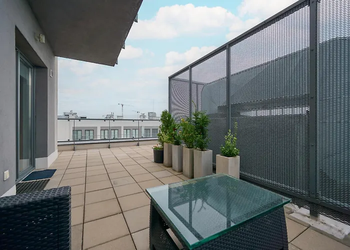 Beautiful With Spacious Balcony By Renters Apartment *