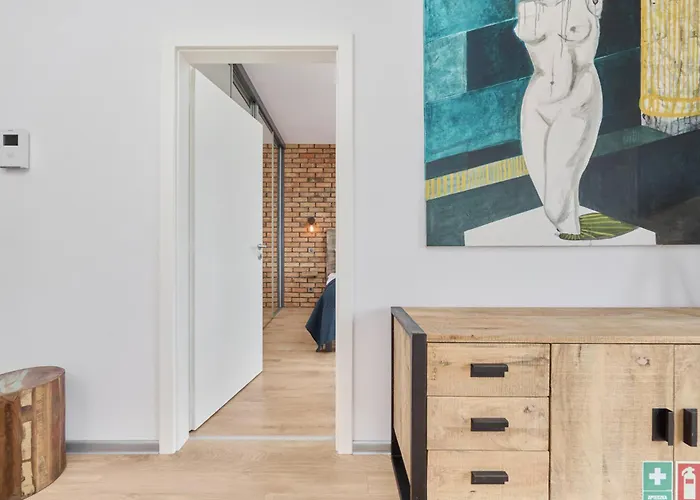 Beautiful With Spacious Balcony By Renters Wroclaw