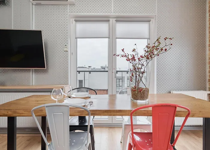 Beautiful With Spacious Balcony By Renters Apartment Wroclaw