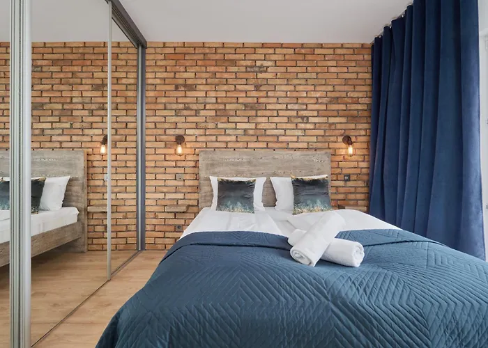 Beautiful With Spacious Balcony By Renters Wroclaw