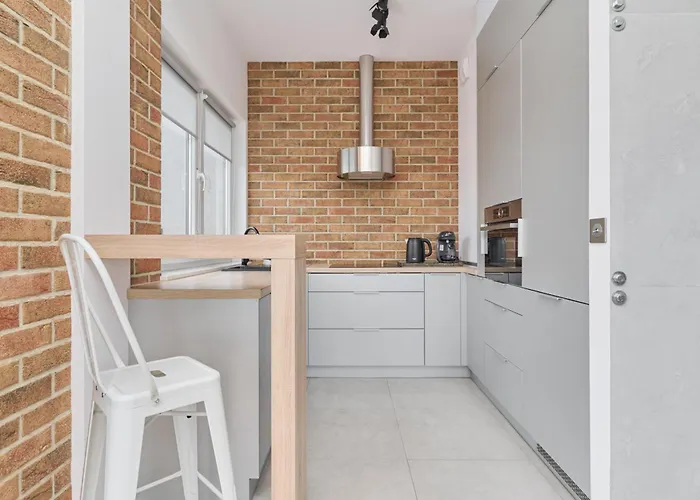 Beautiful With Spacious Balcony By Renters Apartment Wroclaw